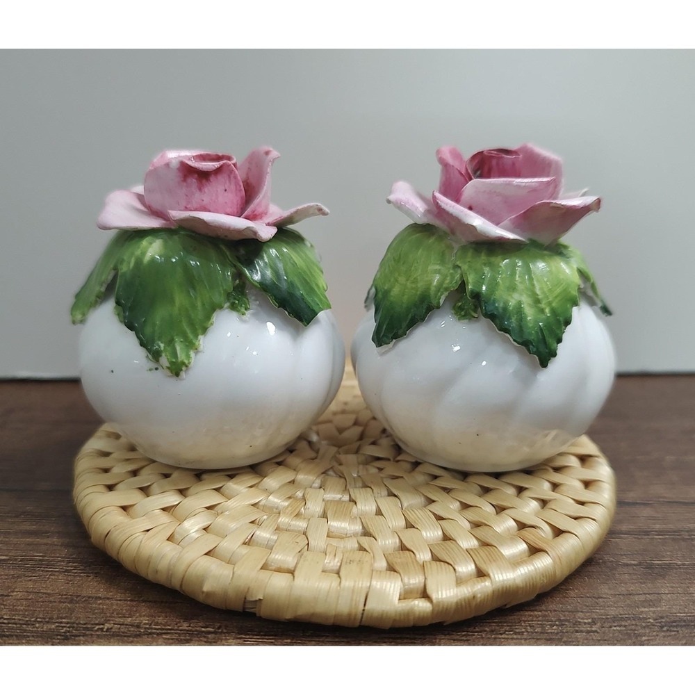 Vtg Staffordshire Bone China Jon Anton Small Flowered Salt And Pepper Shakers S2